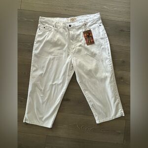 NWT Bestow White Jean Capri Pants Size 18W